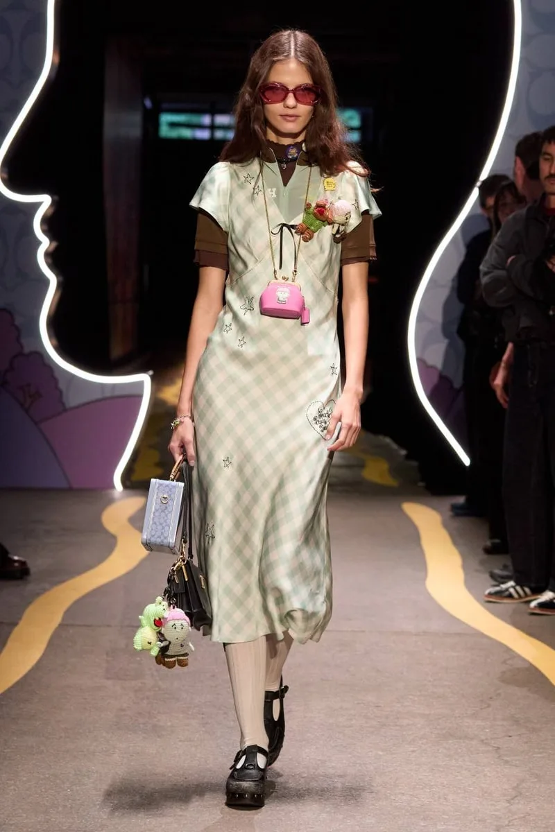 coach-x-brain-dead-capsule-audacieuse-et-ludique/carousel-3.jpg