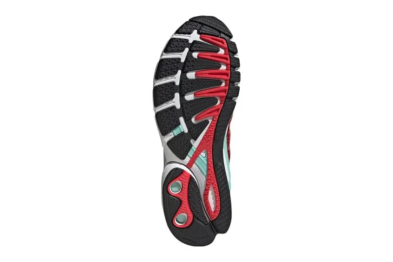coca-cola-x-adidas-la-sneaker-retro-futuriste/carousel-6.jpg