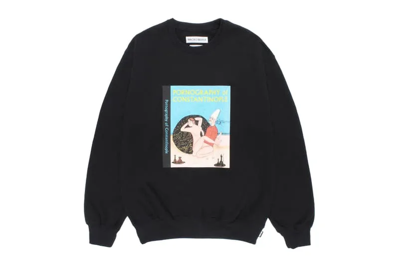 Sweatshirt noir avec un dessin coloré et texte 'PORNOGRAPHY of CONSTANTINOPLE'.