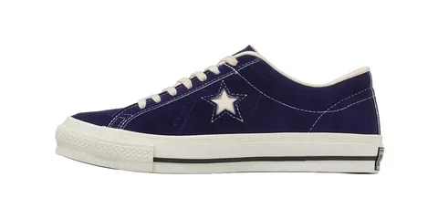 Chaussure bleu marine avec étoile blanche sur le côté.