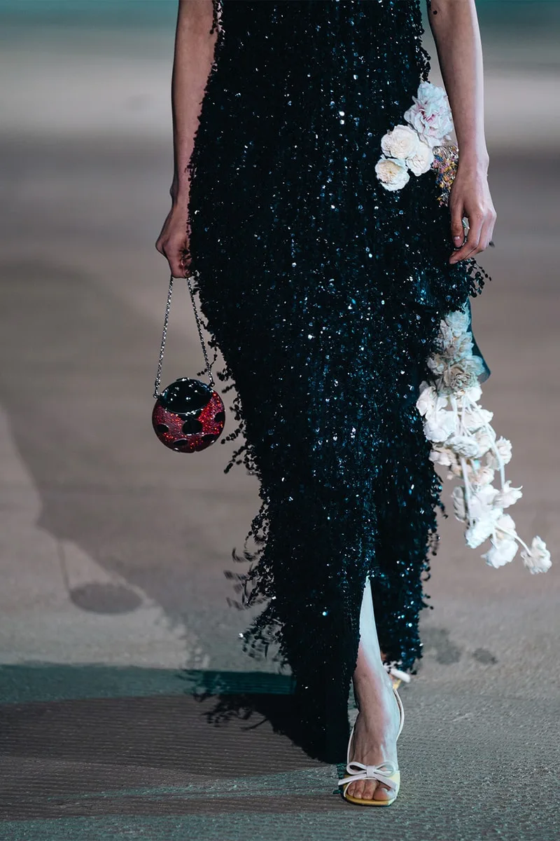 dior-cruise-2027-audace-hollywoodienne-a-lacma/carousel-10.jpg