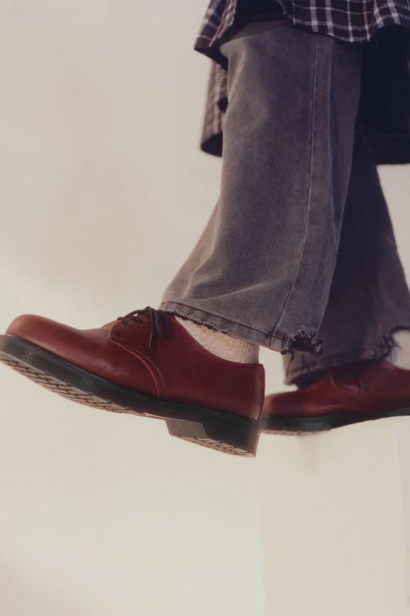 dr-martens-nouveaux-coloris-pour-la-1461-anglaise/carousel-1.jpg