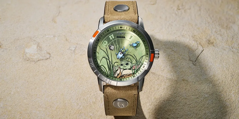 Montre avec motif vert et personnage de style dessin animé.