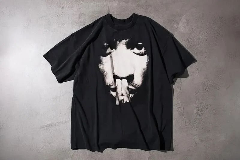 freaks-store-rend-hommage-a-2pac-avec-des-t-shirts-vintage-en-edition-limitee/carousel-1.jpg