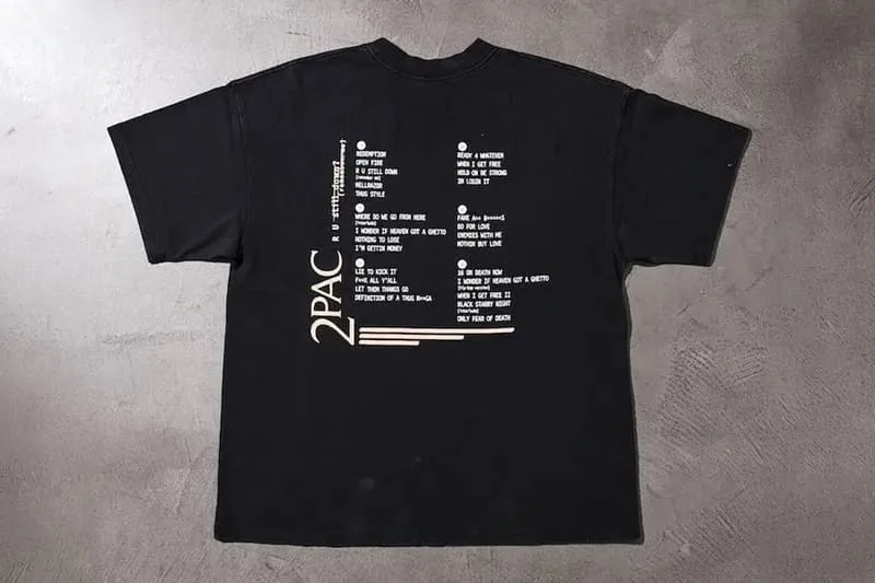 freaks-store-rend-hommage-a-2pac-avec-des-t-shirts-vintage-en-edition-limitee/carousel-2.jpg