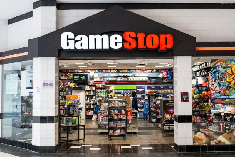 Entrée d'un magasin GameStop dans un centre commercial.