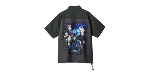 Chemise noire avec impression animée colorée au dos