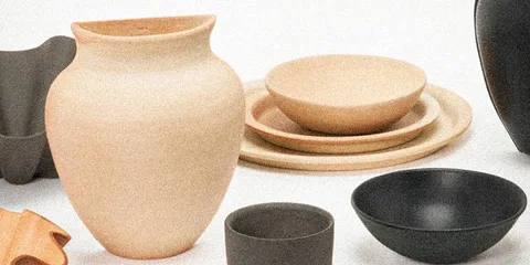 Diverses poteries et bols en céramique de couleurs naturelles.