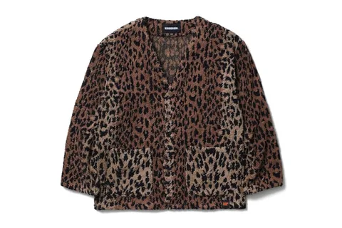 Cardigan léopard en peluche, manches longues, poches plaquées.