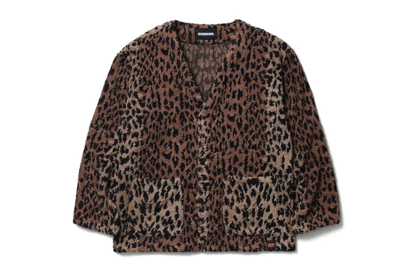 Cardigan léopard en peluche, manches longues, poches plaquées.