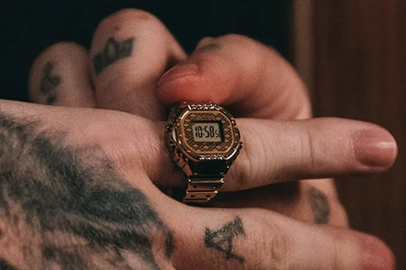 j-balvin-x-casio-une-montre-bague-en-edition-limitee/carousel-1.jpg