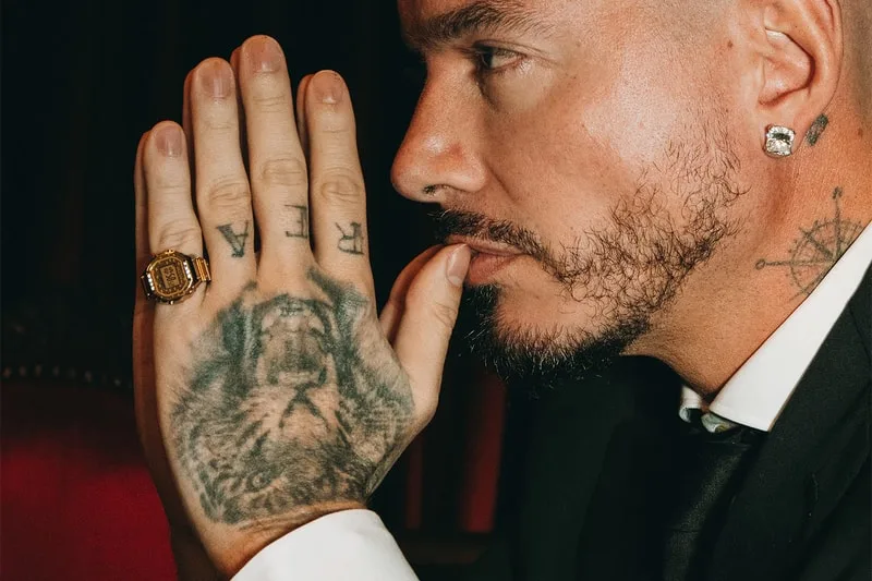 j-balvin-x-casio-une-montre-bague-en-edition-limitee/carousel-2.jpg
