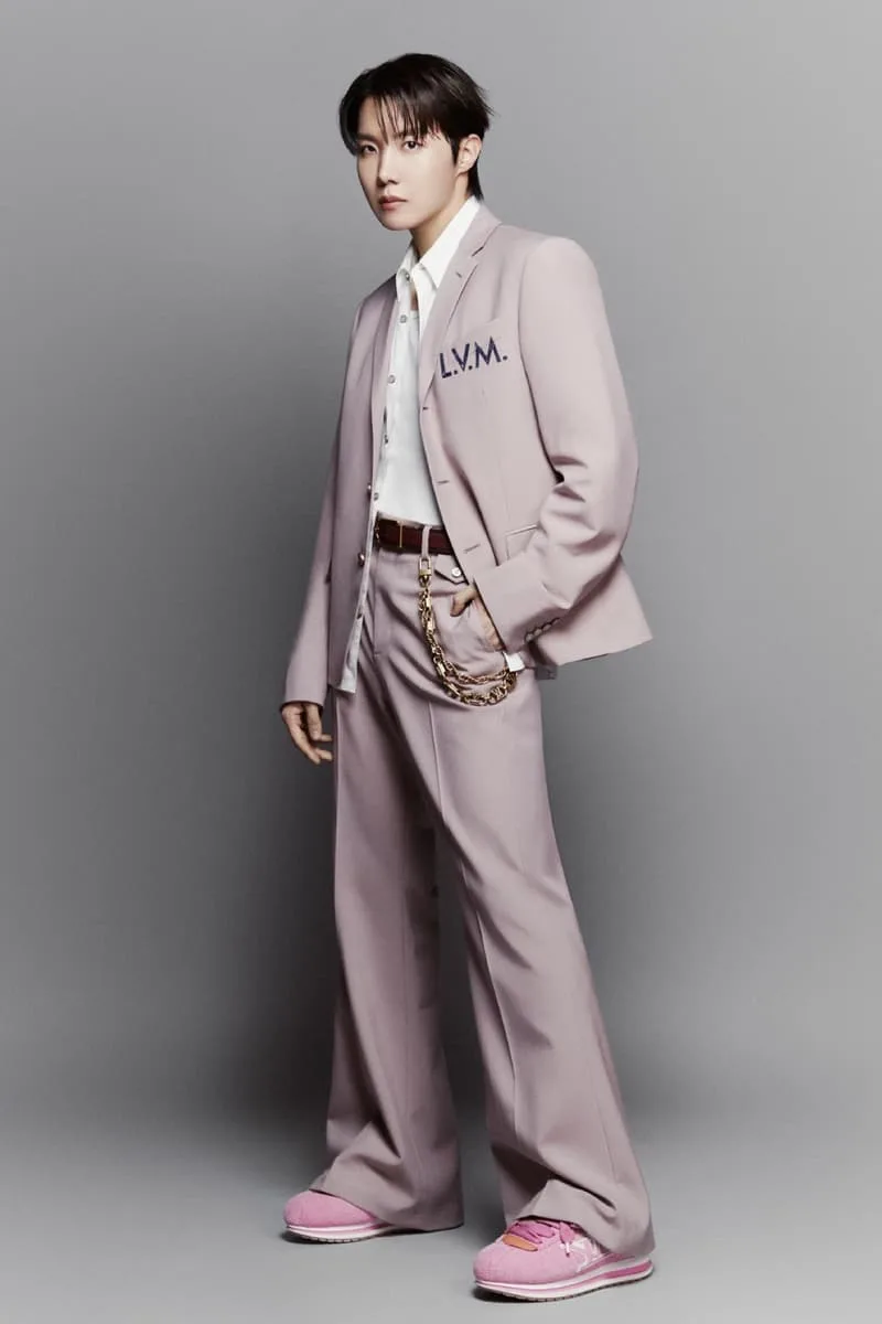 j-hope-x-louis-vuitton-les-buttersoft-enfin-lancees/carousel-2.jpg