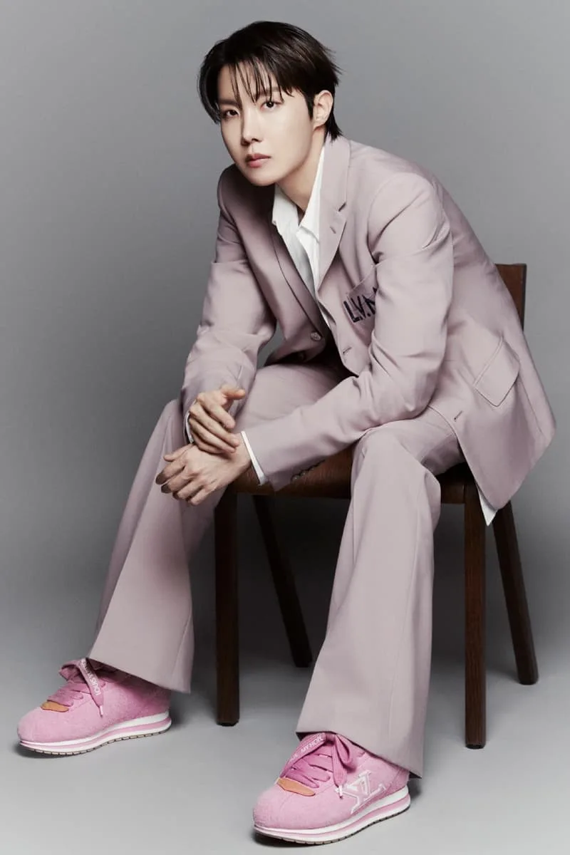 j-hope-x-louis-vuitton-les-buttersoft-enfin-lancees/carousel-3.jpg