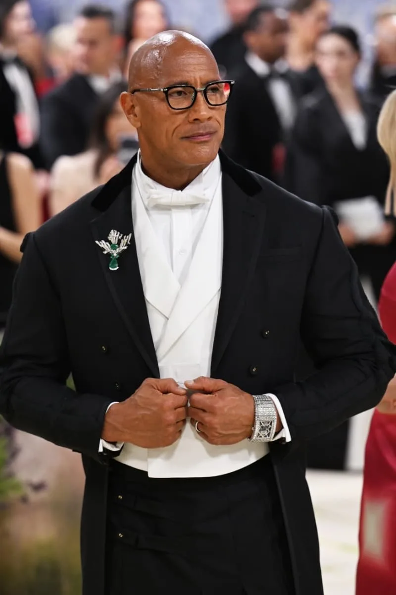 jacob-et-co-eclat-au-poignet-de-the-rock-au-met-gala/carousel-1.jpg