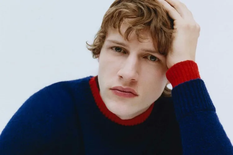 Jil Sander dévoile la première campagne SS26 de Simone Bellotti