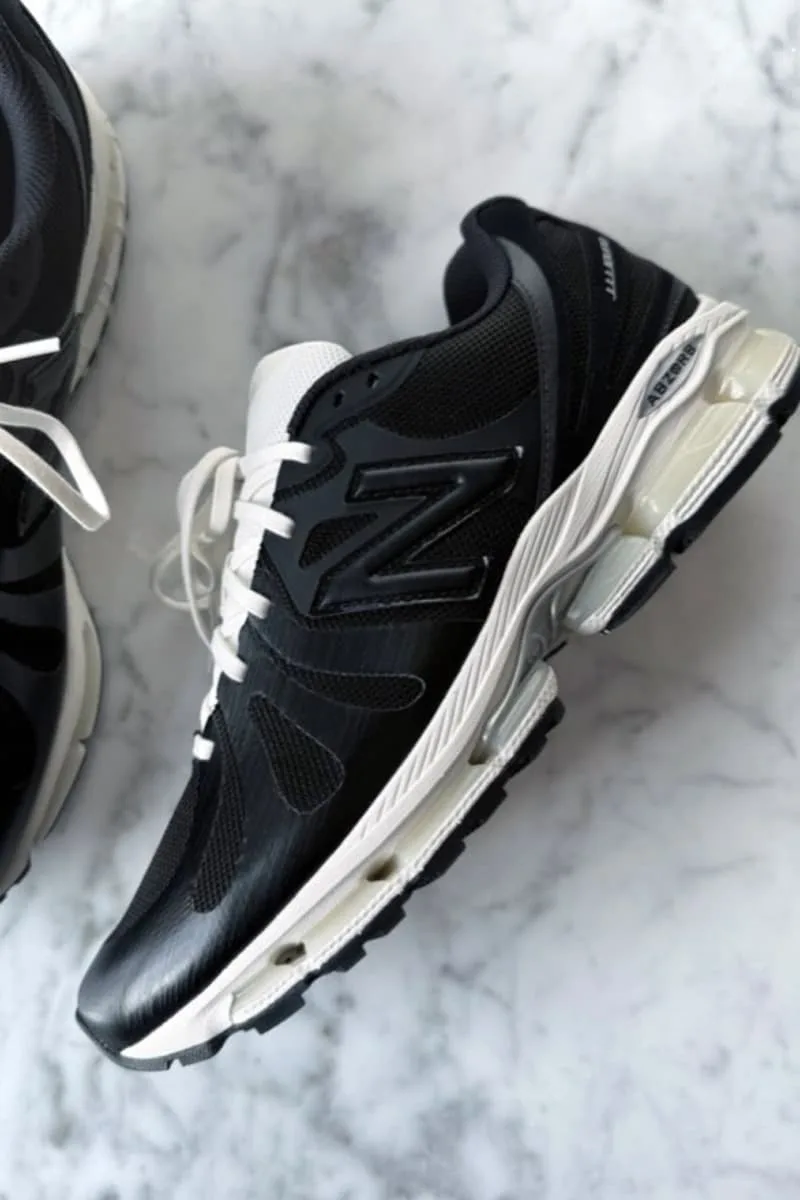 jjjjound-et-new-balance-une-collaboration-minimaliste-et-elegante/carousel-4.jpg