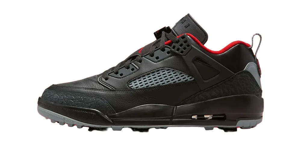 Chaussure noire et rouge avec détails complexes et semelle unique.