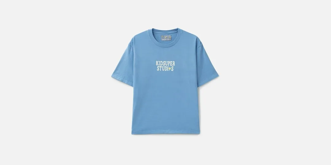 T-shirt bleu avec logo blanc KidSuper Studios.