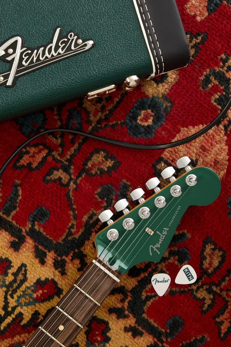 kith-et-fender-une-stratocaster-en-edition-limitee/carousel-2.jpg
