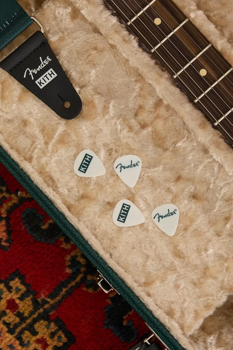kith-et-fender-une-stratocaster-en-edition-limitee/carousel-3.jpg