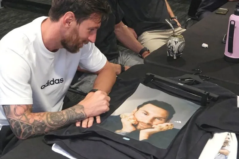 kith-x-messi-un-hommage-sportif-denvergure/carousel-6.jpg