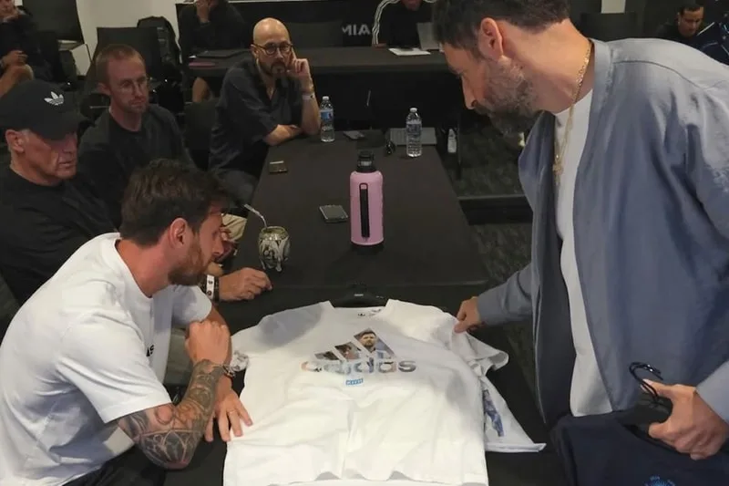 kith-x-messi-un-hommage-sportif-denvergure/carousel-8.jpg