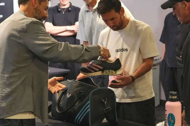 kith-x-messi-un-hommage-sportif-denvergure/carousel-9.jpg