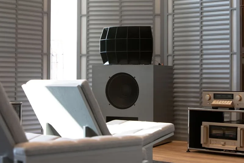 klipsch-et-ojas-devoilent-lenceinte-ko-r2-a-la-milan-design-week/carousel-2.jpg
