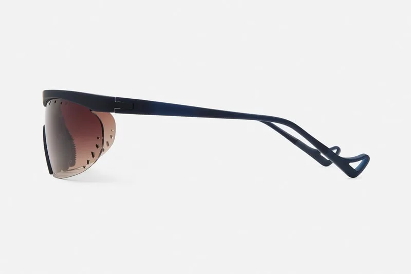 Lunettes de soleil futuristes avec branches incurvées.
