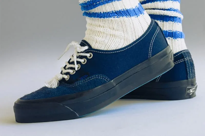 la-collab-journal-standard-x-vans-devoile-une-basket-pour-les-mers/carousel-1.jpg