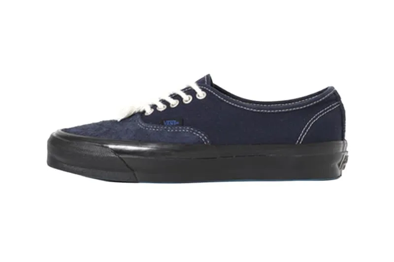 la-collab-journal-standard-x-vans-devoile-une-basket-pour-les-mers/carousel-3.jpg