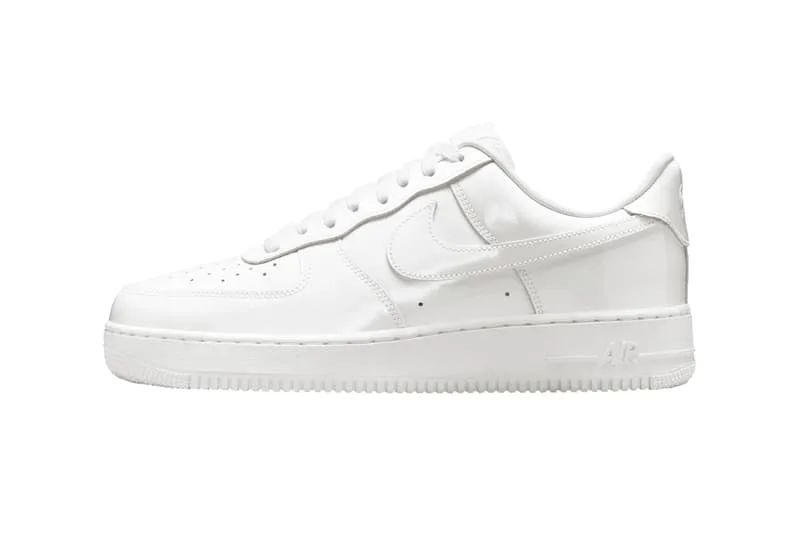 la-nike-air-force-1-low-white-patent-un-classique-revisite-en-version-brillante/carousel-1.jpg