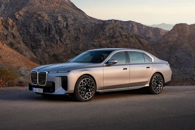 la-nouvelle-bmw-serie-7-un-bond-vers-le-luxe-futuriste/carousel-1.jpg