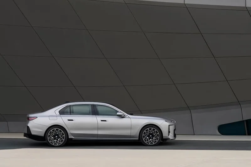 la-nouvelle-bmw-serie-7-un-bond-vers-le-luxe-futuriste/carousel-5.jpg