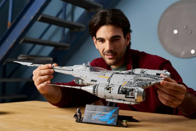 le-n-1-starfighter-de-the-mandalorian-sinvite-chez-lego/carousel-1.jpg
