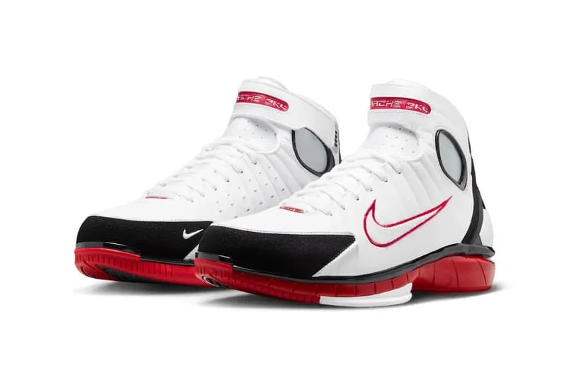 Chaussures blanches et rouges avec logo Nike.