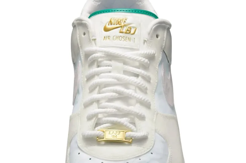 lebron-james-et-nike-les-air-force-1-beijing-en-exclusivite/carousel-10.jpg