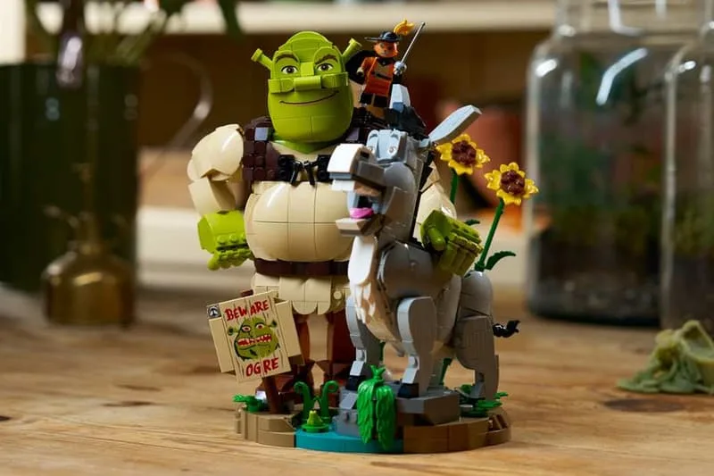 lego-celebre-le-25e-anniversaire-de-shrek-avec-des-sets-exclusifs/carousel-1.jpg