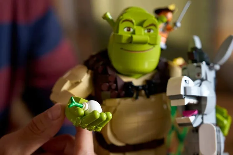 lego-celebre-le-25e-anniversaire-de-shrek-avec-des-sets-exclusifs/carousel-3.jpg