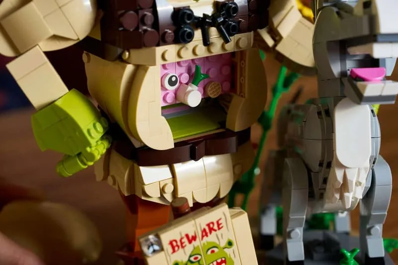 lego-celebre-le-25e-anniversaire-de-shrek-avec-des-sets-exclusifs/carousel-5.jpg