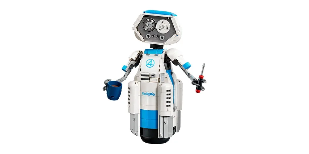 Petit robot jouet blanc et bleu tenant une tasse et un outil.