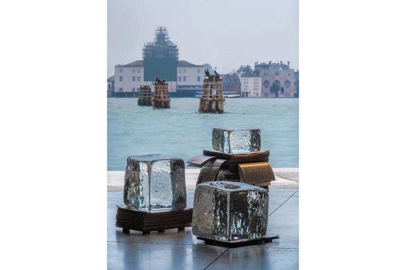 lorna-simpson-exposition-magistrale-a-venise/carousel-4.jpg
