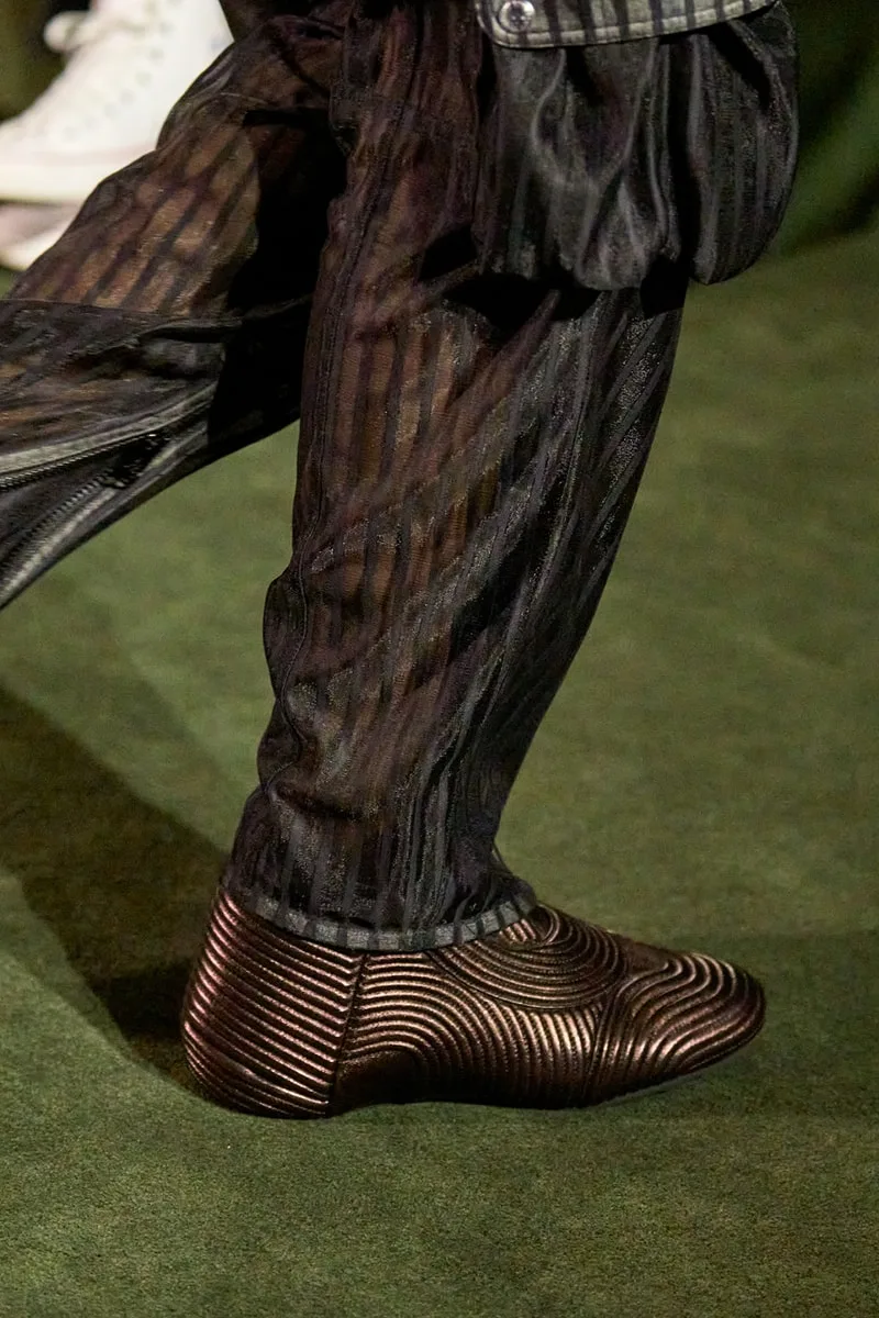 louis-vuitton-sneakers-sans-lacets-pour-2027/carousel-3.jpg