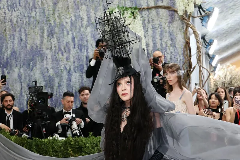 met-gala-2026-couronnes-et-coiffes-epoustouflantes/carousel-2.jpg