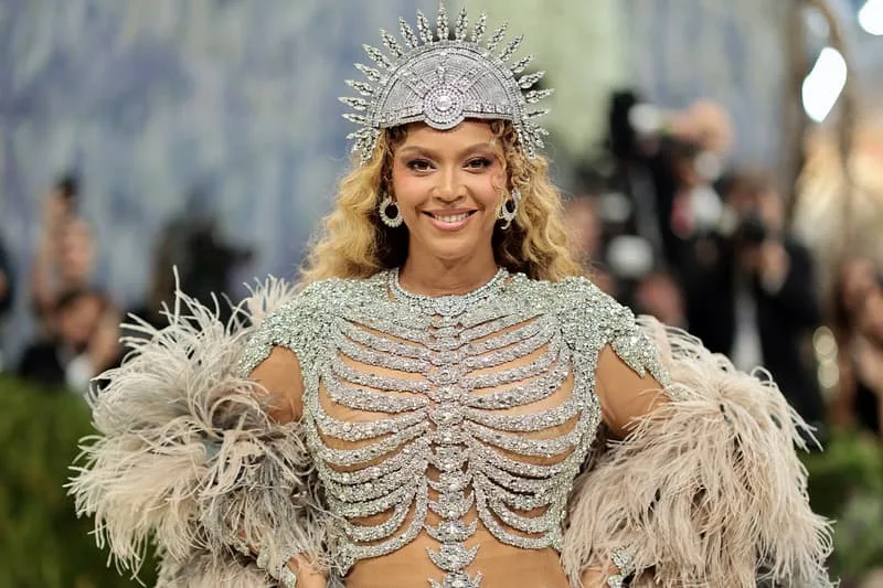 met-gala-2026-couronnes-et-coiffes-epoustouflantes/carousel-3.jpg