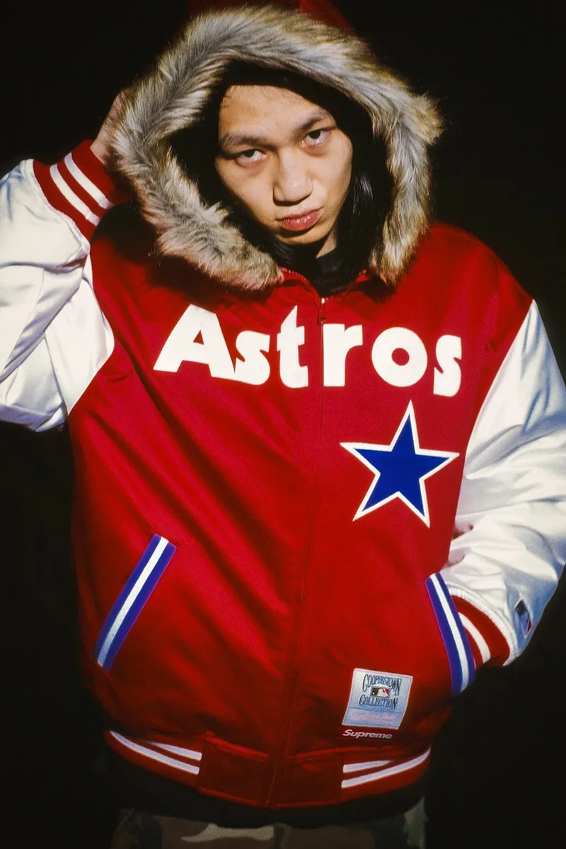 mitchell-et-ness-x-supreme-une-collection-retro-nba-et-mlb/carousel-11.jpg