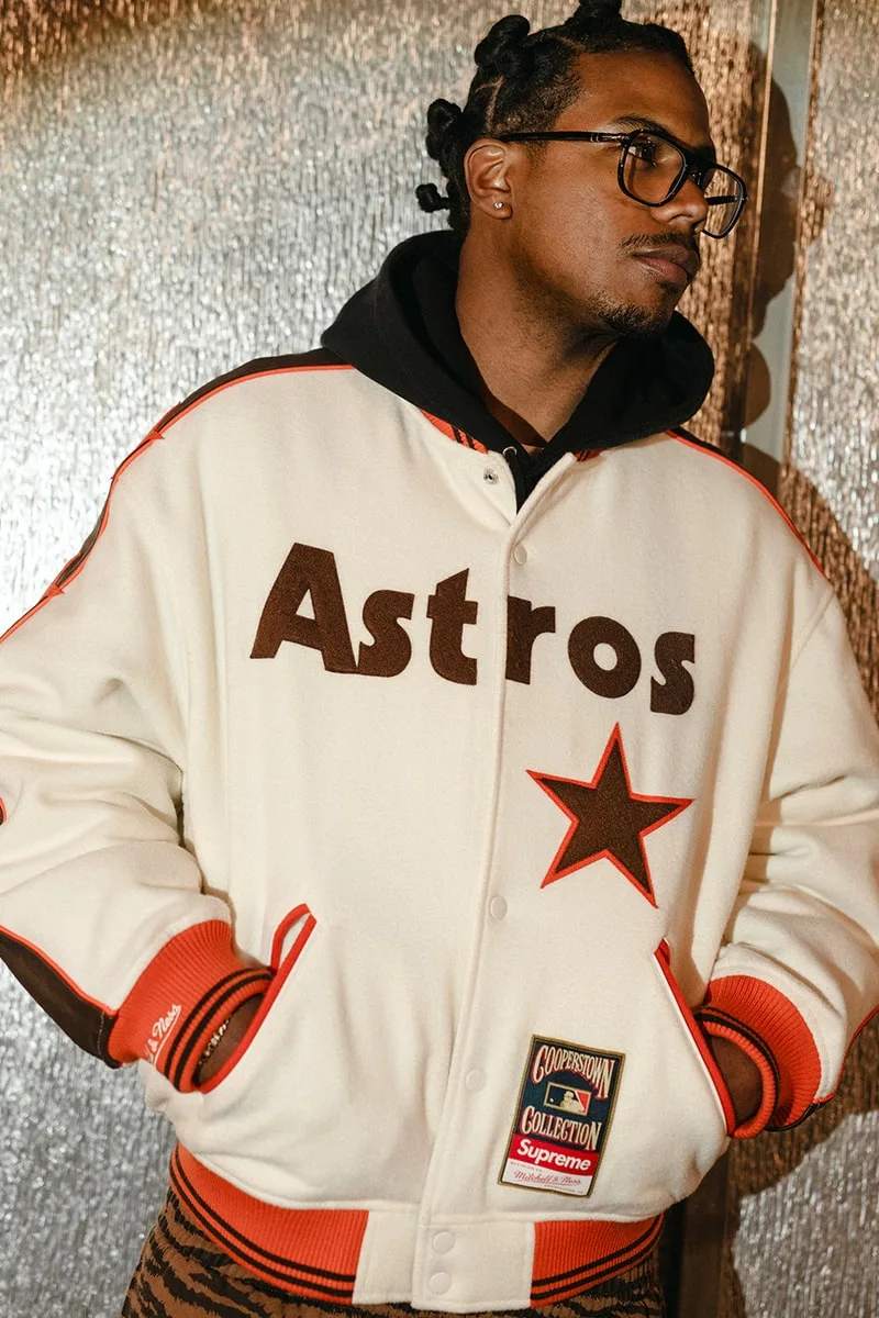 mitchell-et-ness-x-supreme-une-collection-retro-nba-et-mlb/carousel-3.jpg