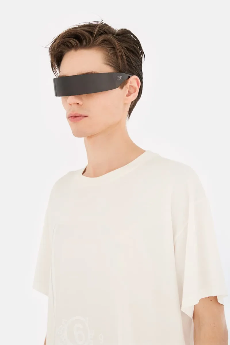 mm6-maison-margiela-lunette-noire-minimaliste-ss26/carousel-6.jpg