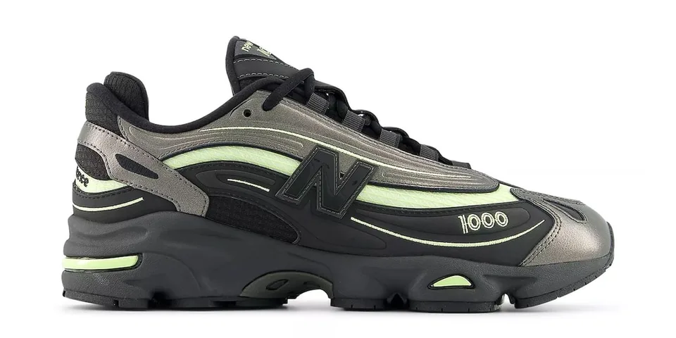 Baskets New Balance noires et vertes avec détails futuristes.